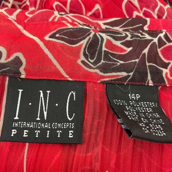 Gorgeous floral blouse by INC International Concepts. - Picture 6 of 6